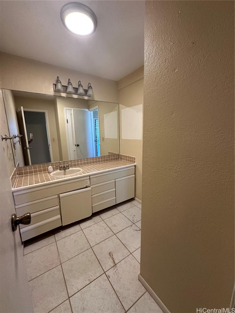 1256 Aupupu Place
