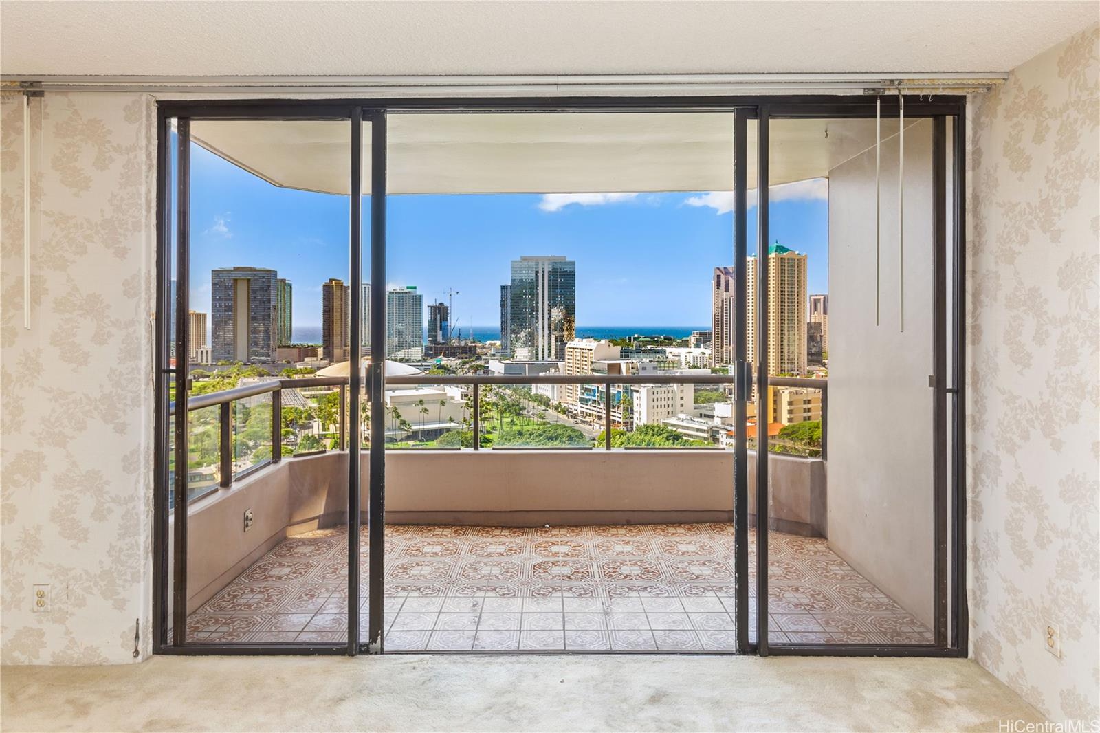 1221 Victoria Street 2103