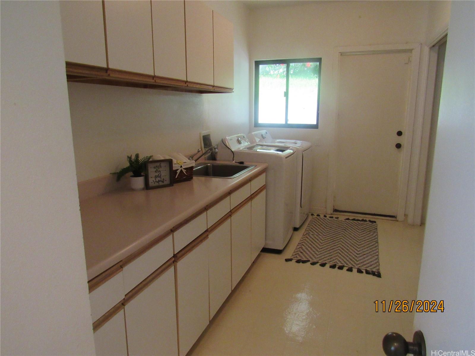 Photo 18 of 25