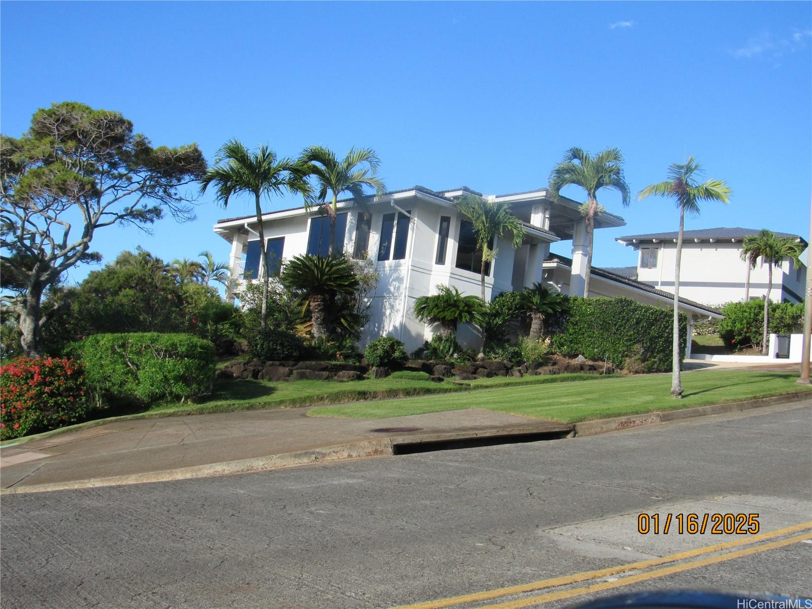 Photo 3 of 25