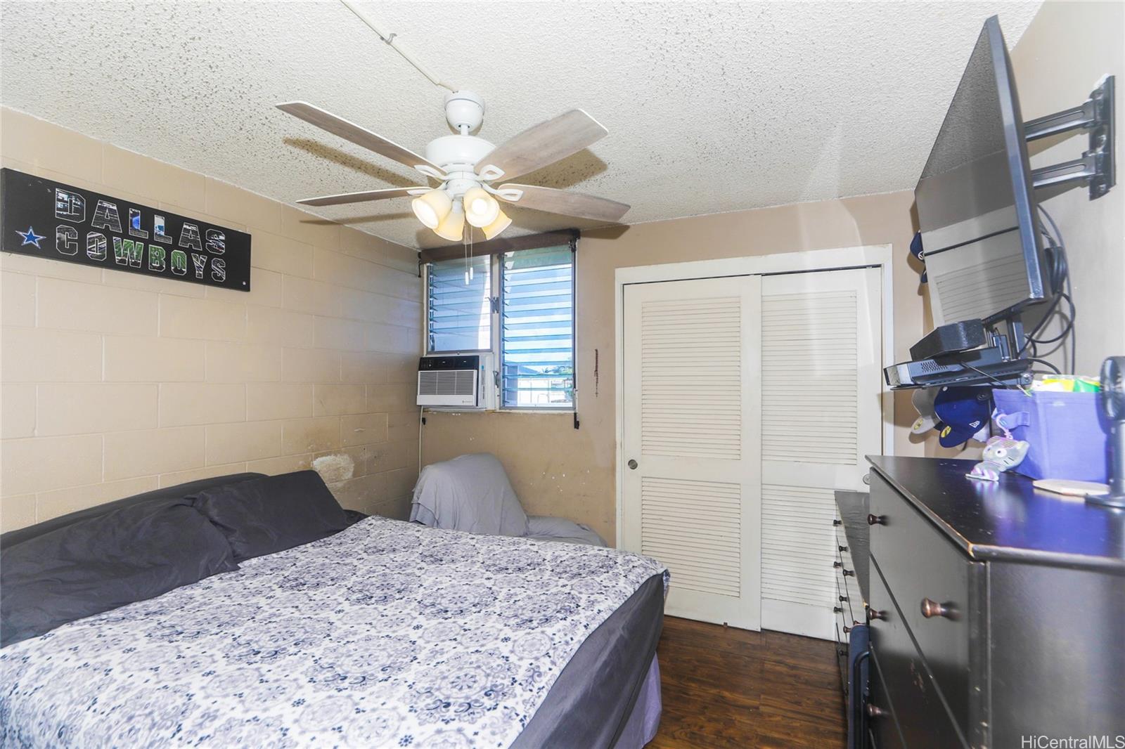 Photo 10 of 17