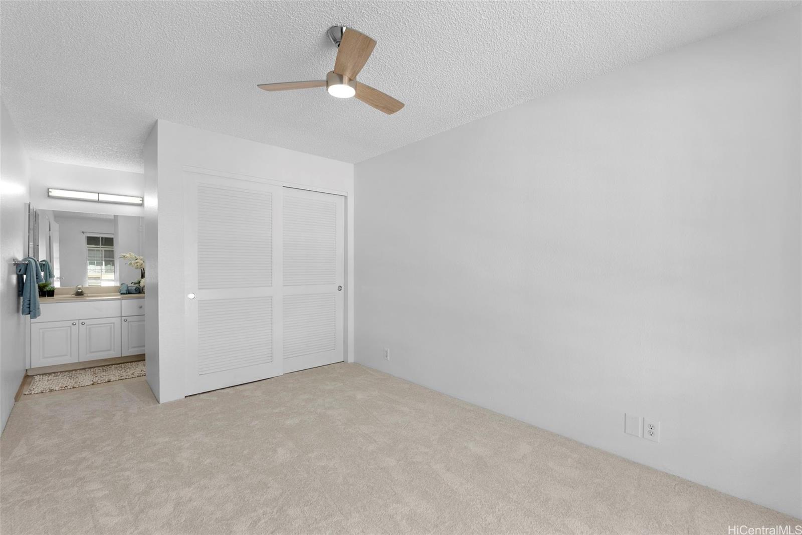 Photo 19 of 25