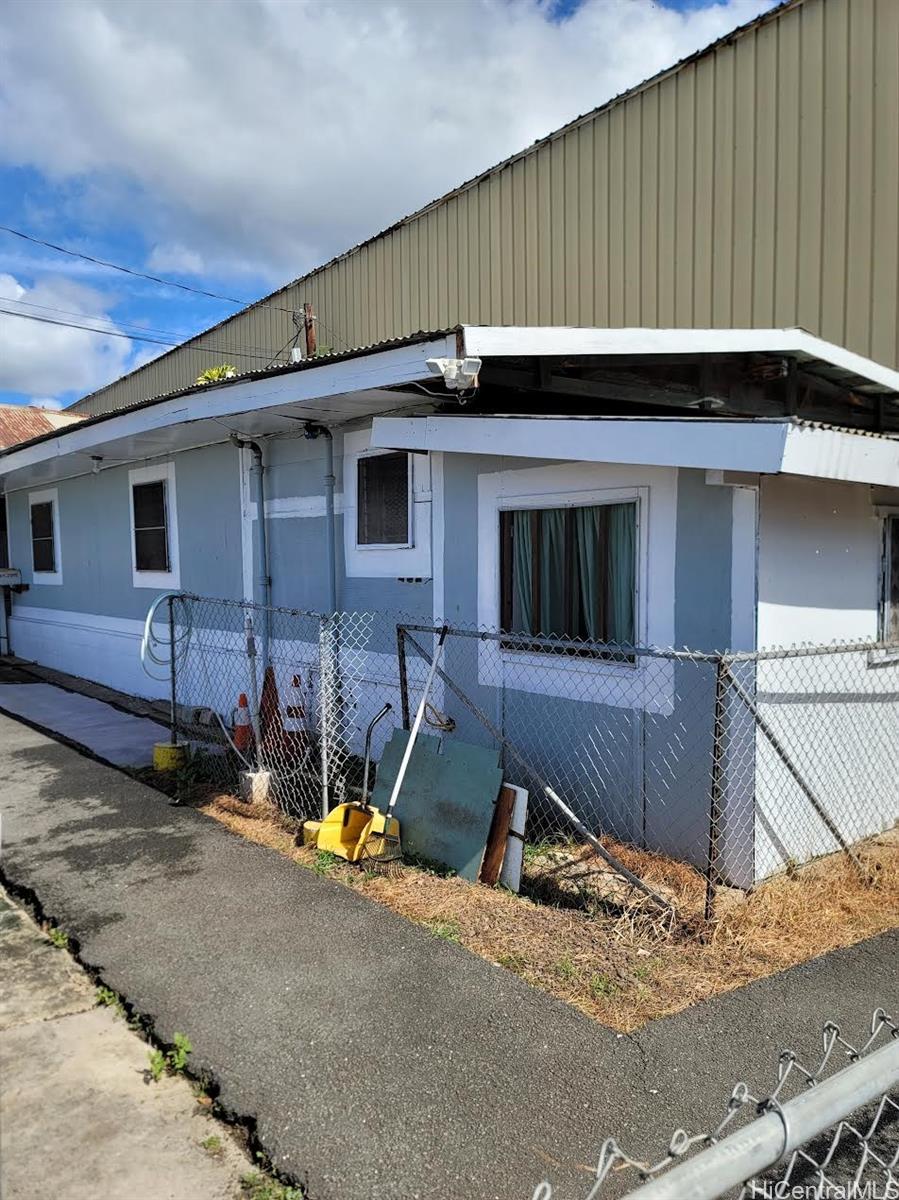 942 Akepo Lane