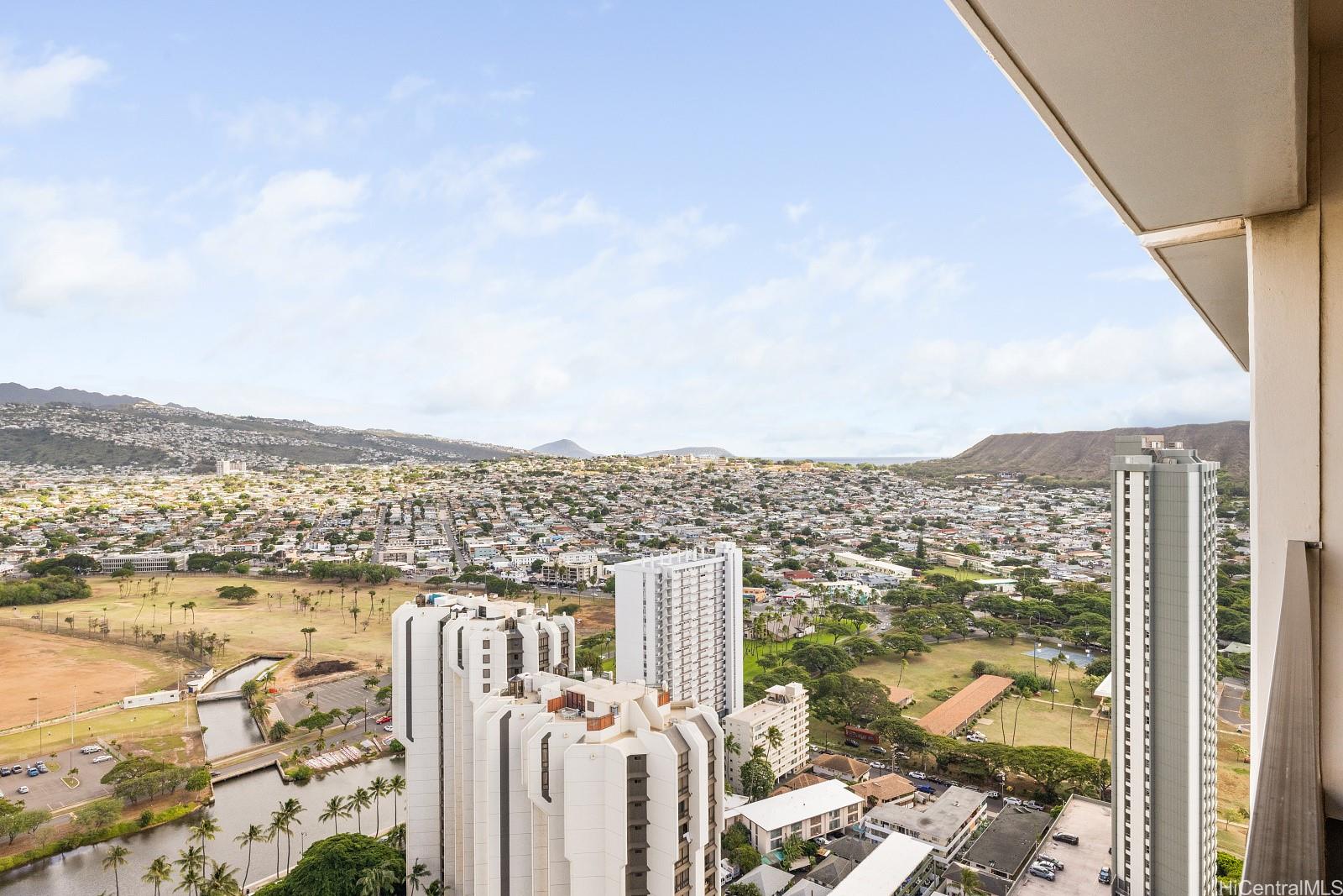 Photo 4 of 25