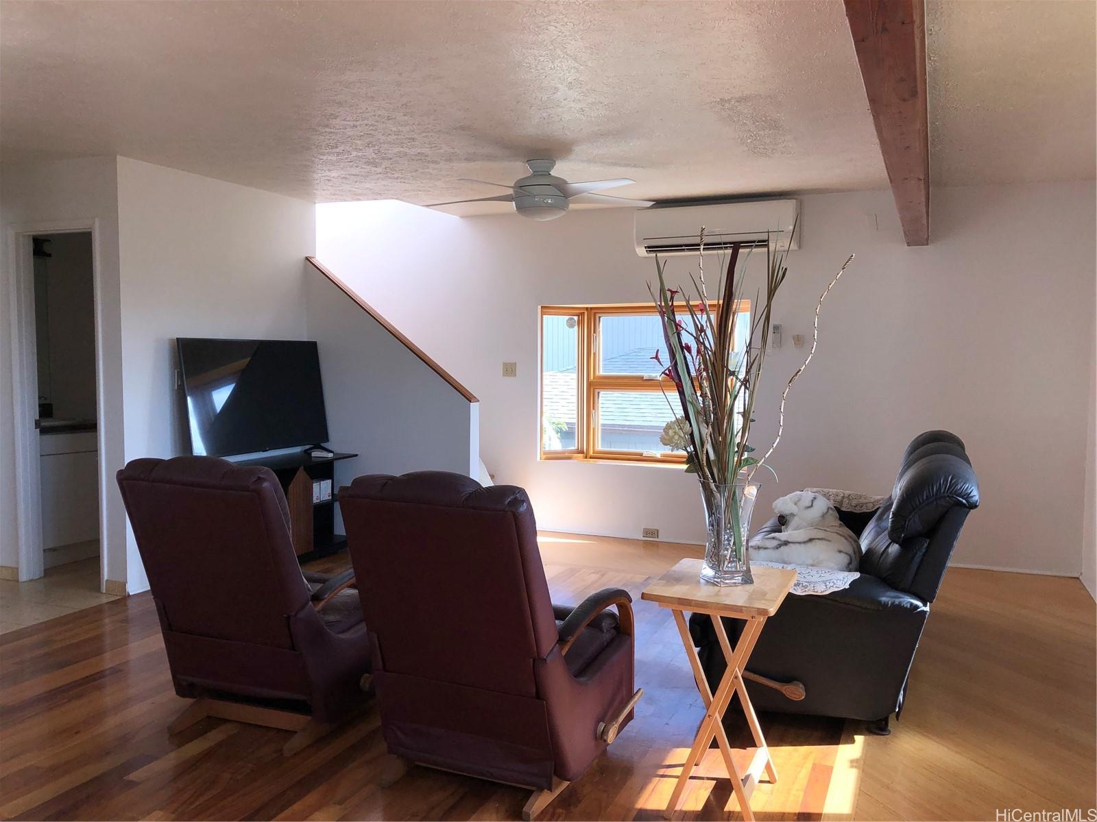 Photo 3 of 23