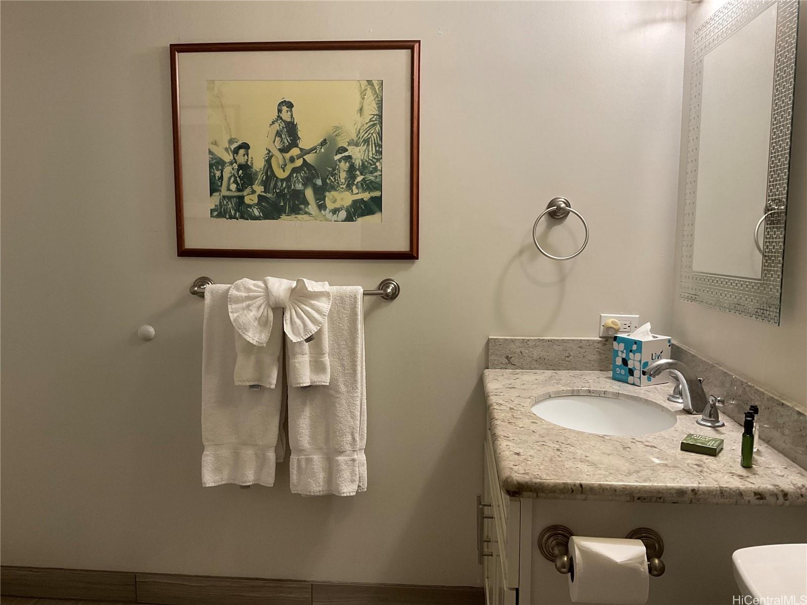 Photo 18 of 25