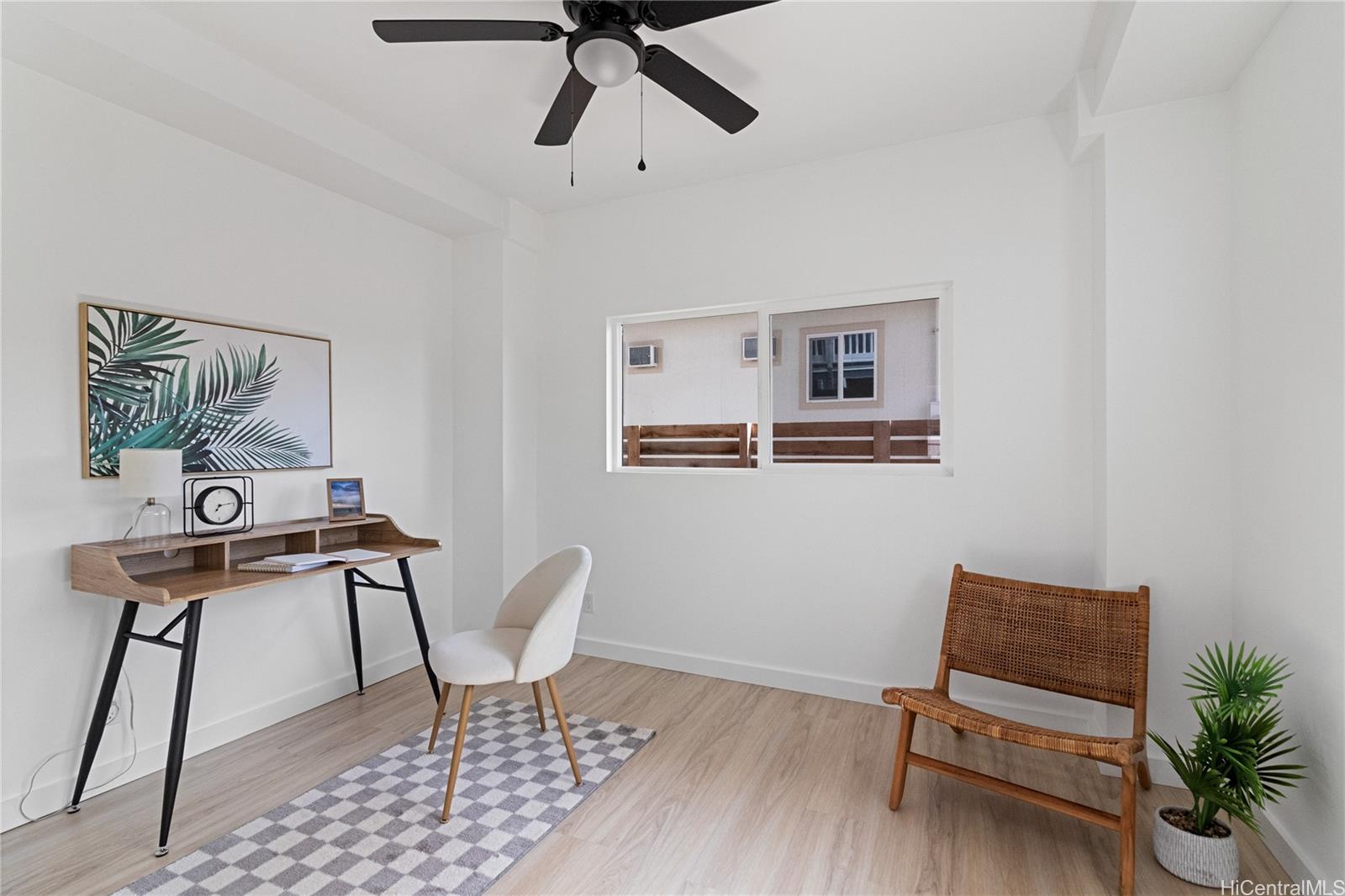 Photo 4 of 25