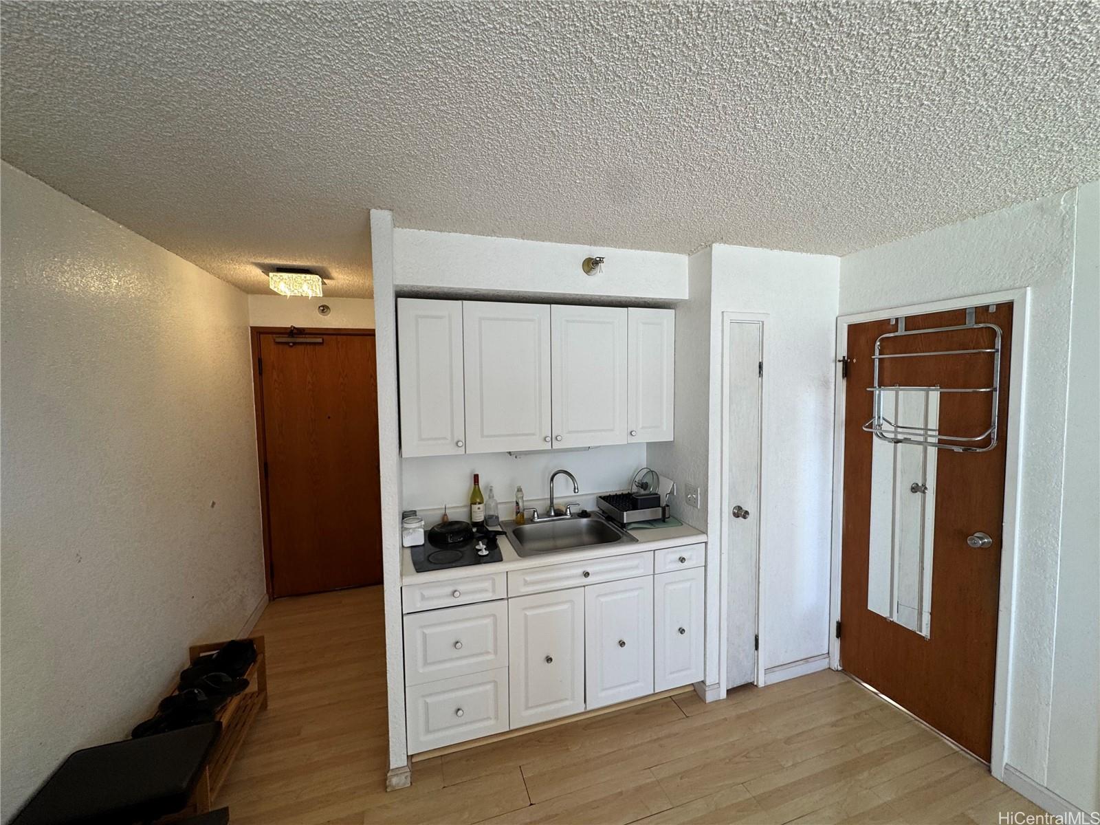 Photo 3 of 24