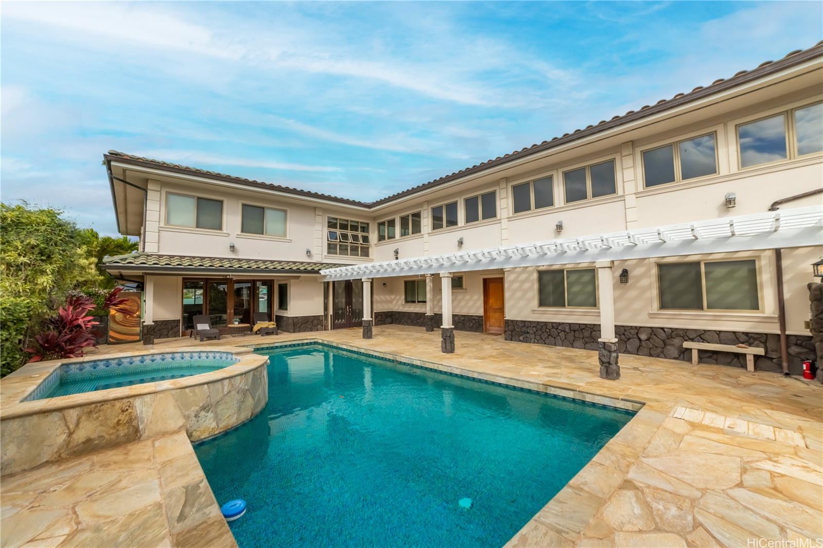 7096 Kalanianaole Highway
