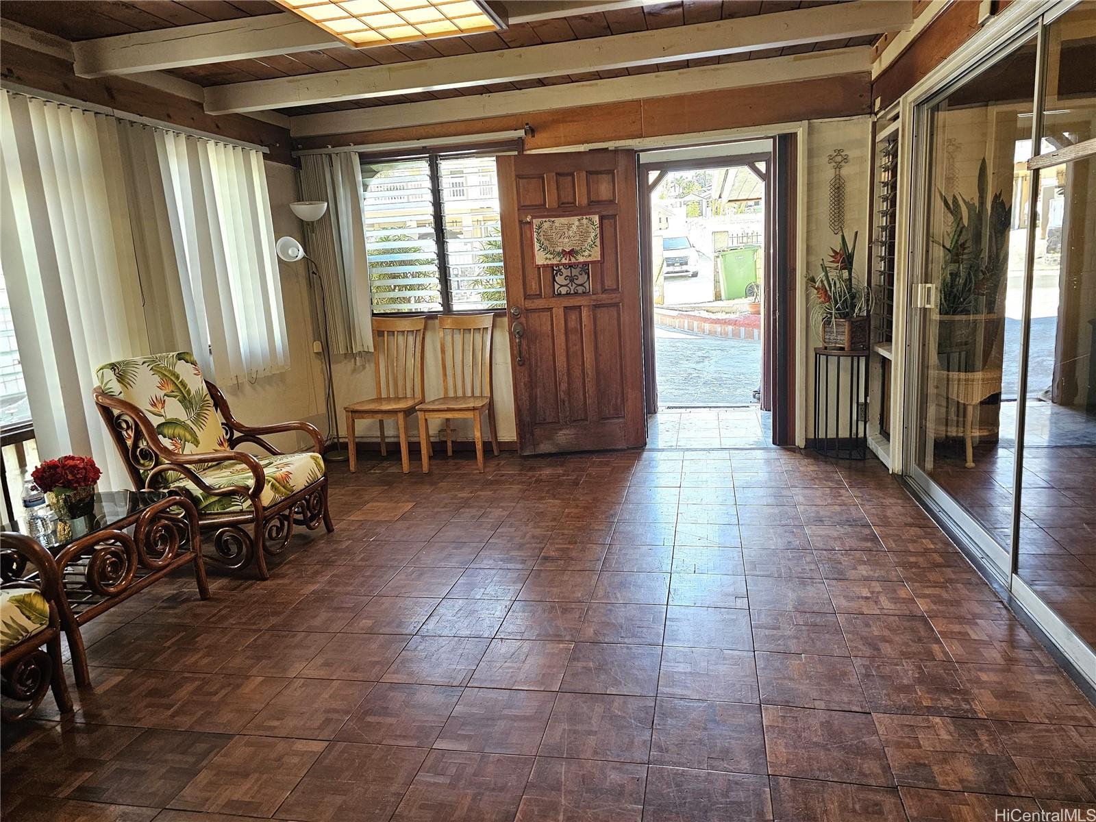 Photo 18 of 25