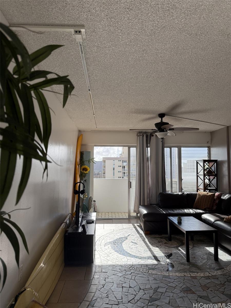 2421 Ala Wai Boulevard 2004