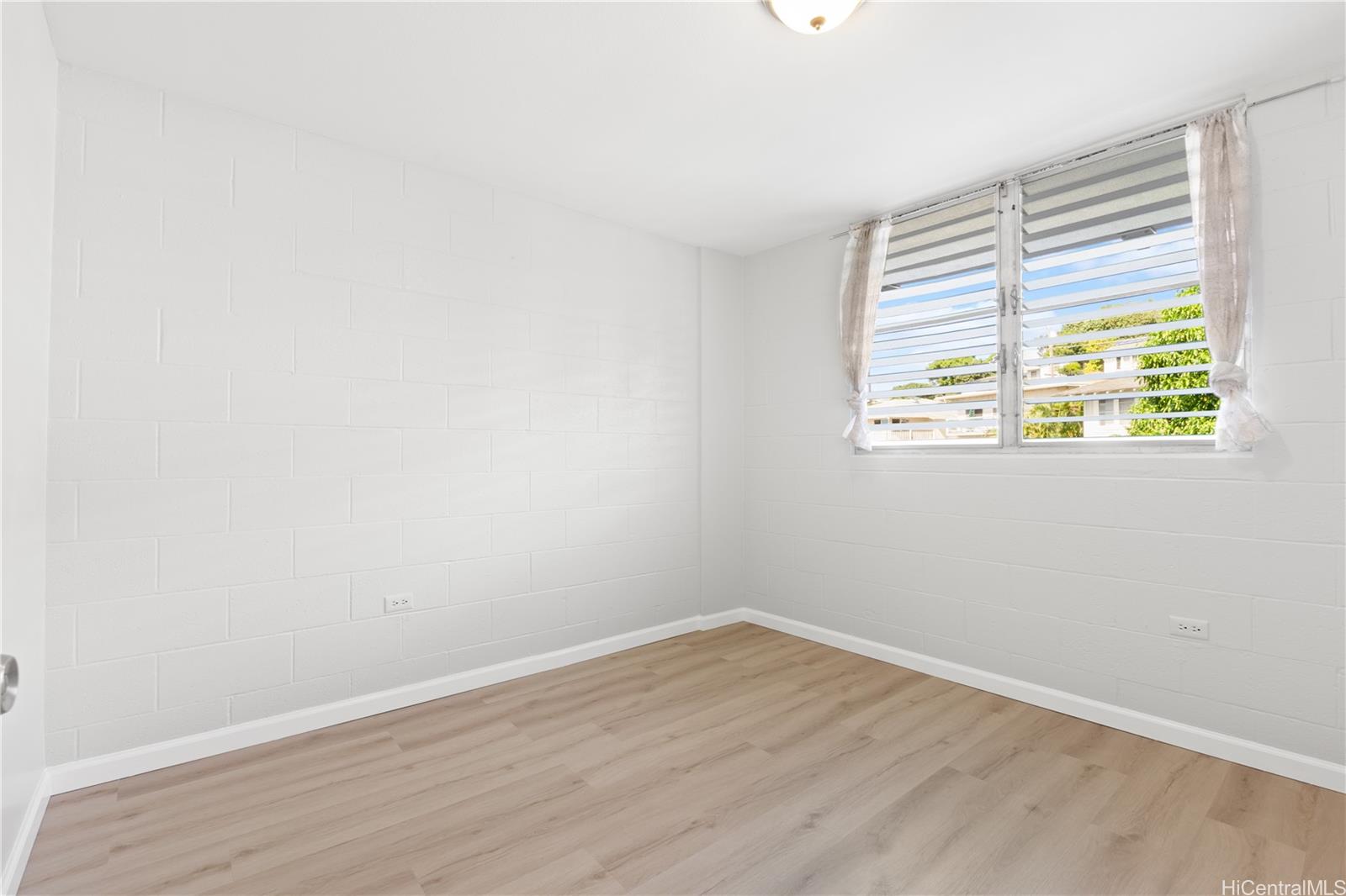 2001 Aupuni Street  Unit 402