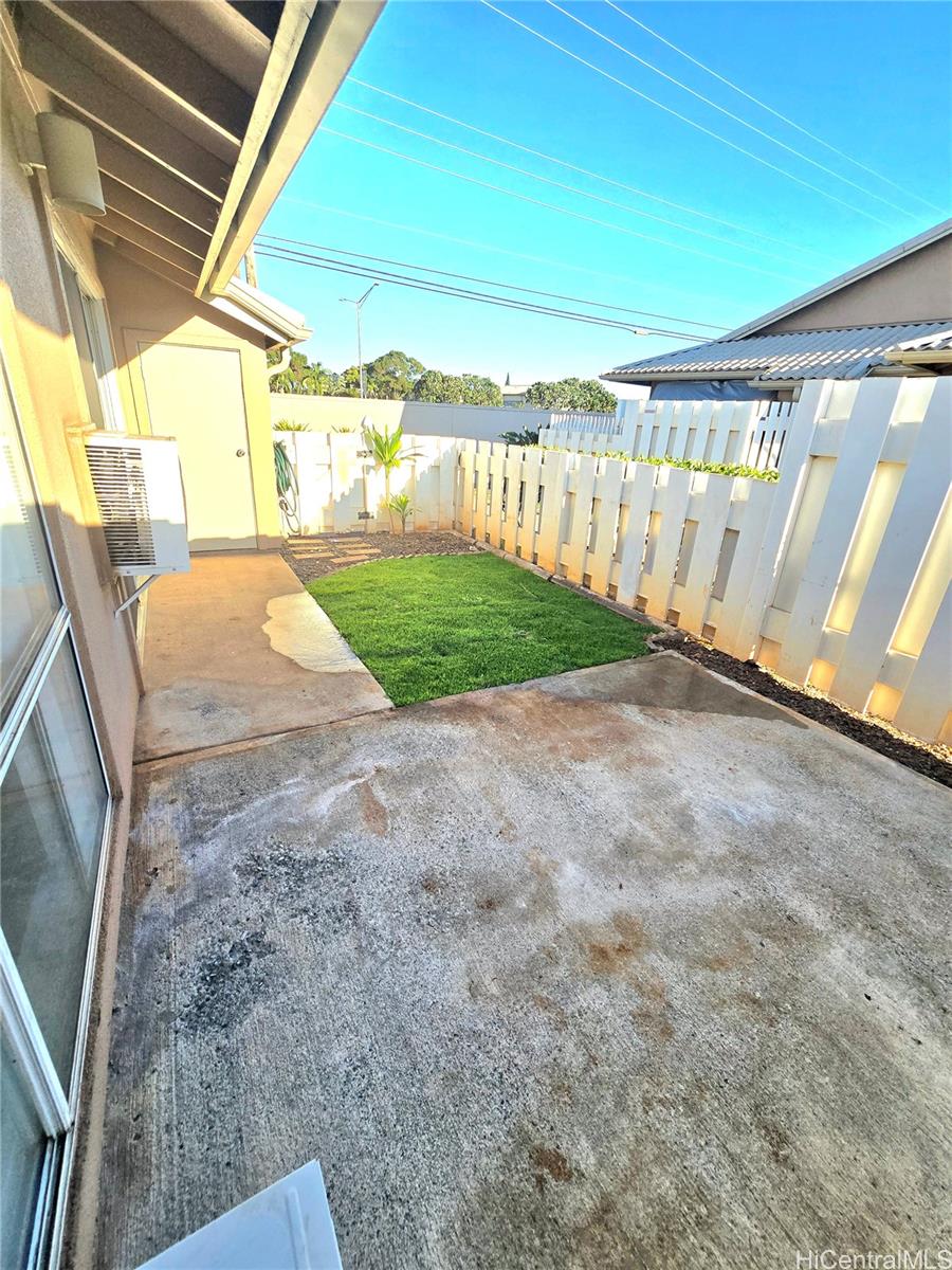 Photo 18 of 23