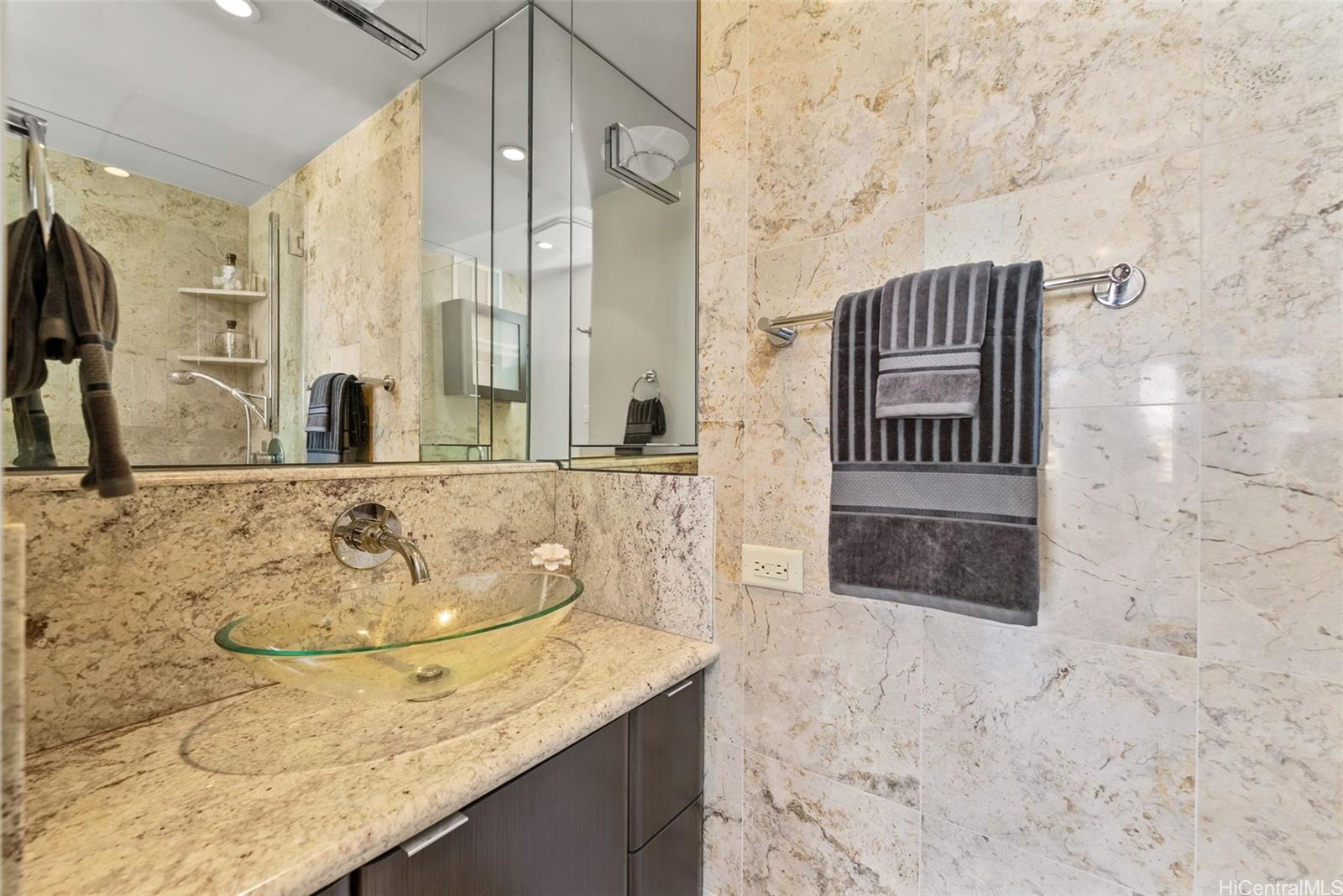 Photo 18 of 24