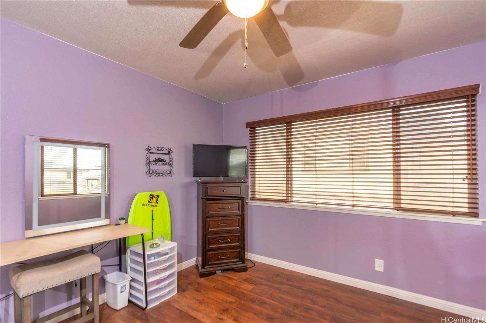 Photo 19 of 25