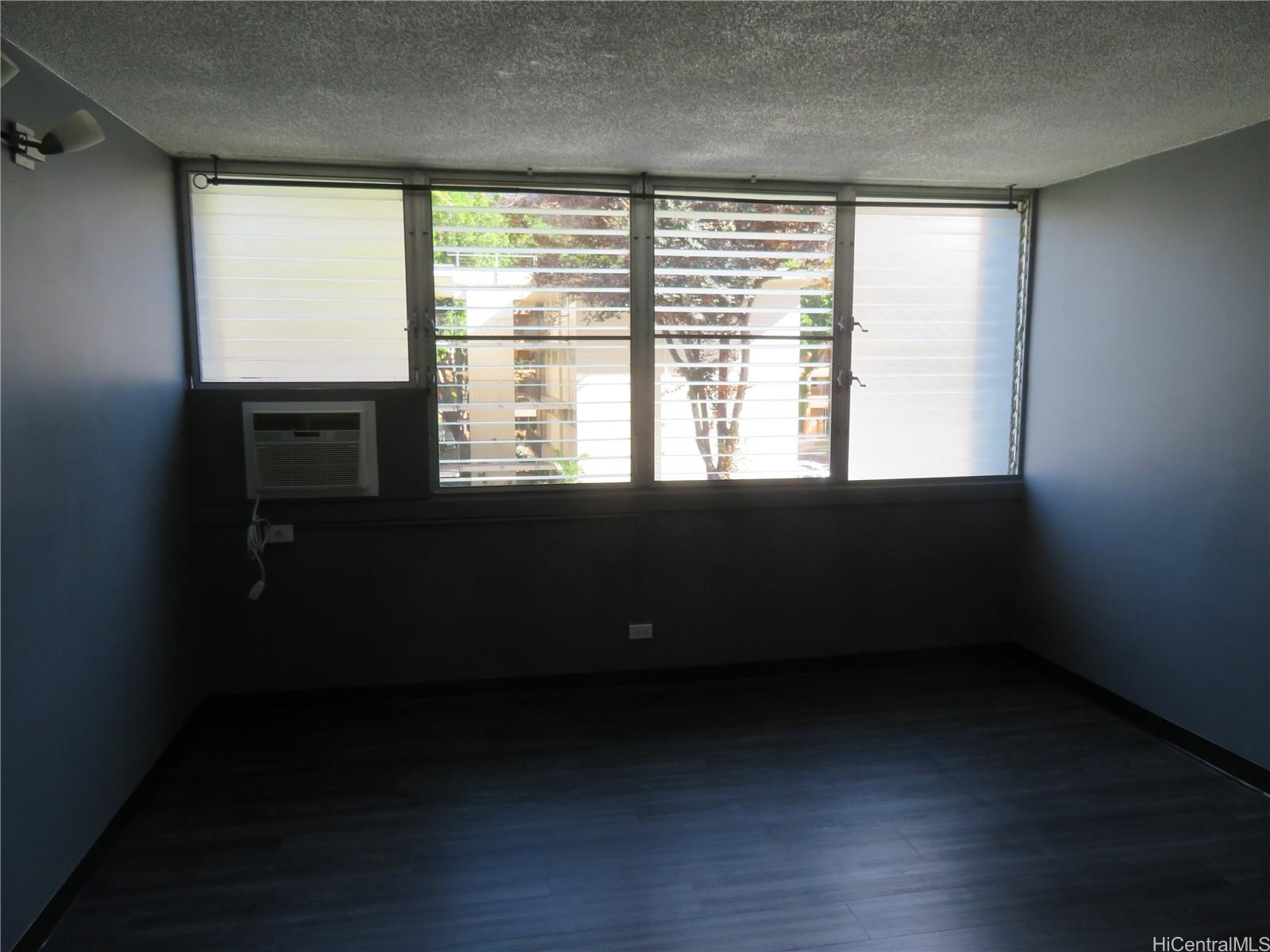 Photo 11 of 22