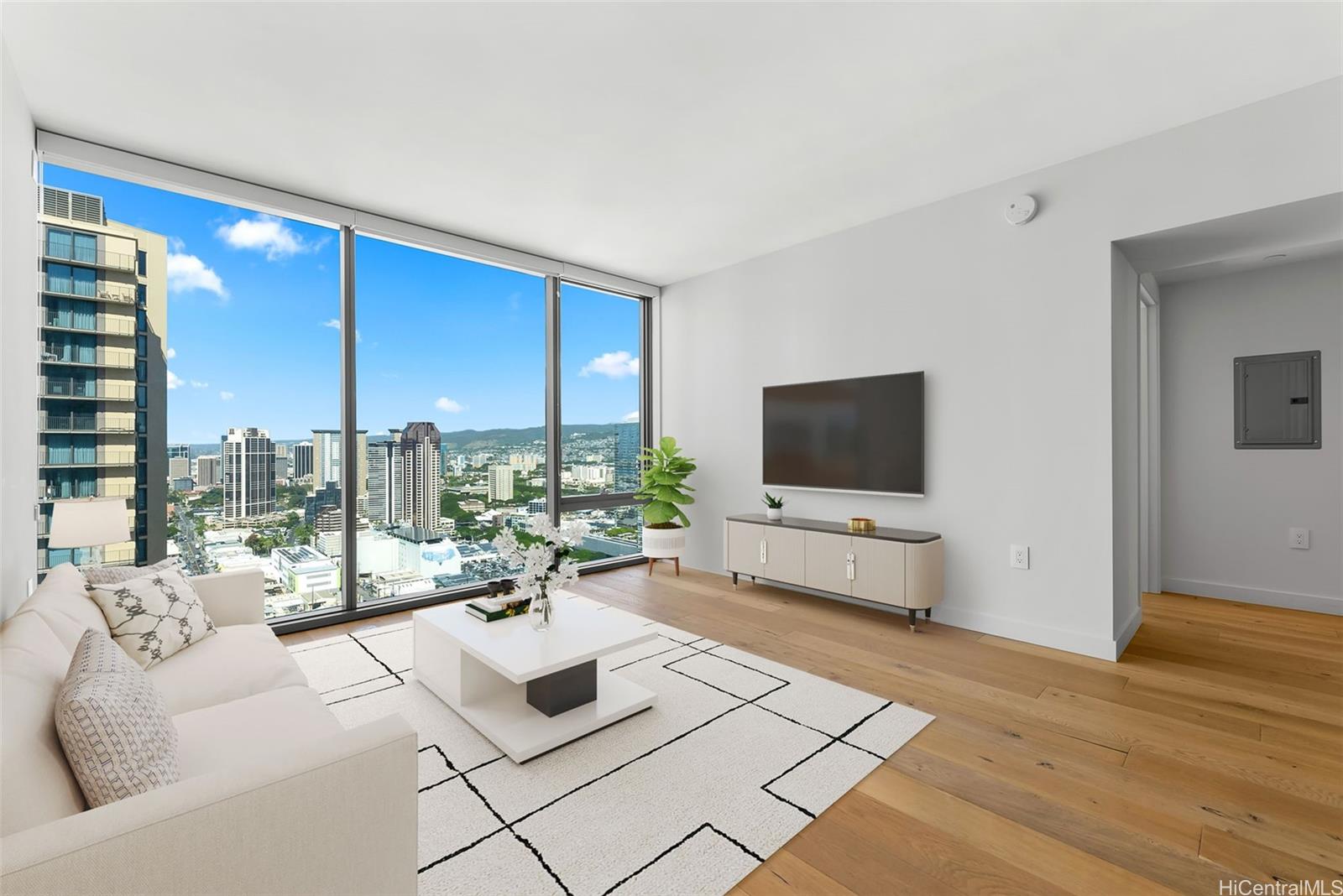 1001 Queen Street 3313