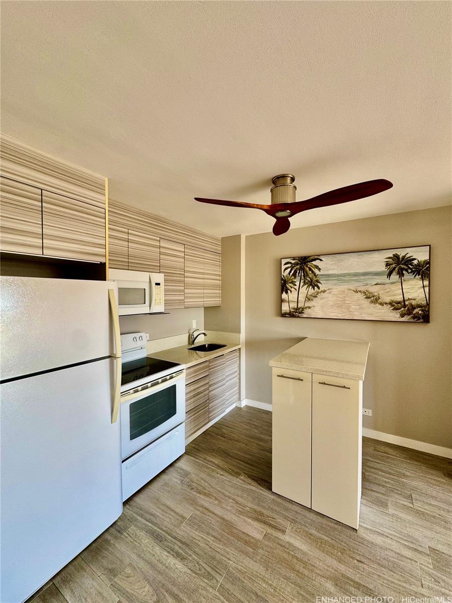 Photo 7 of 25