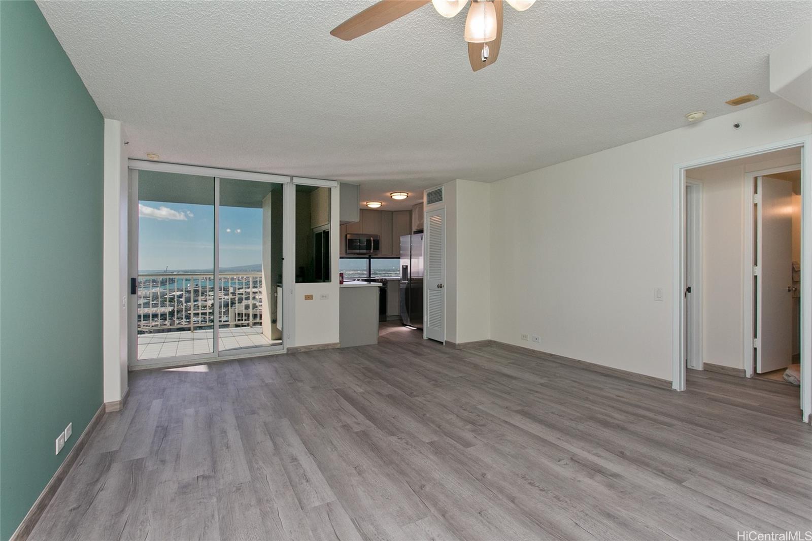 Photo 4 of 25