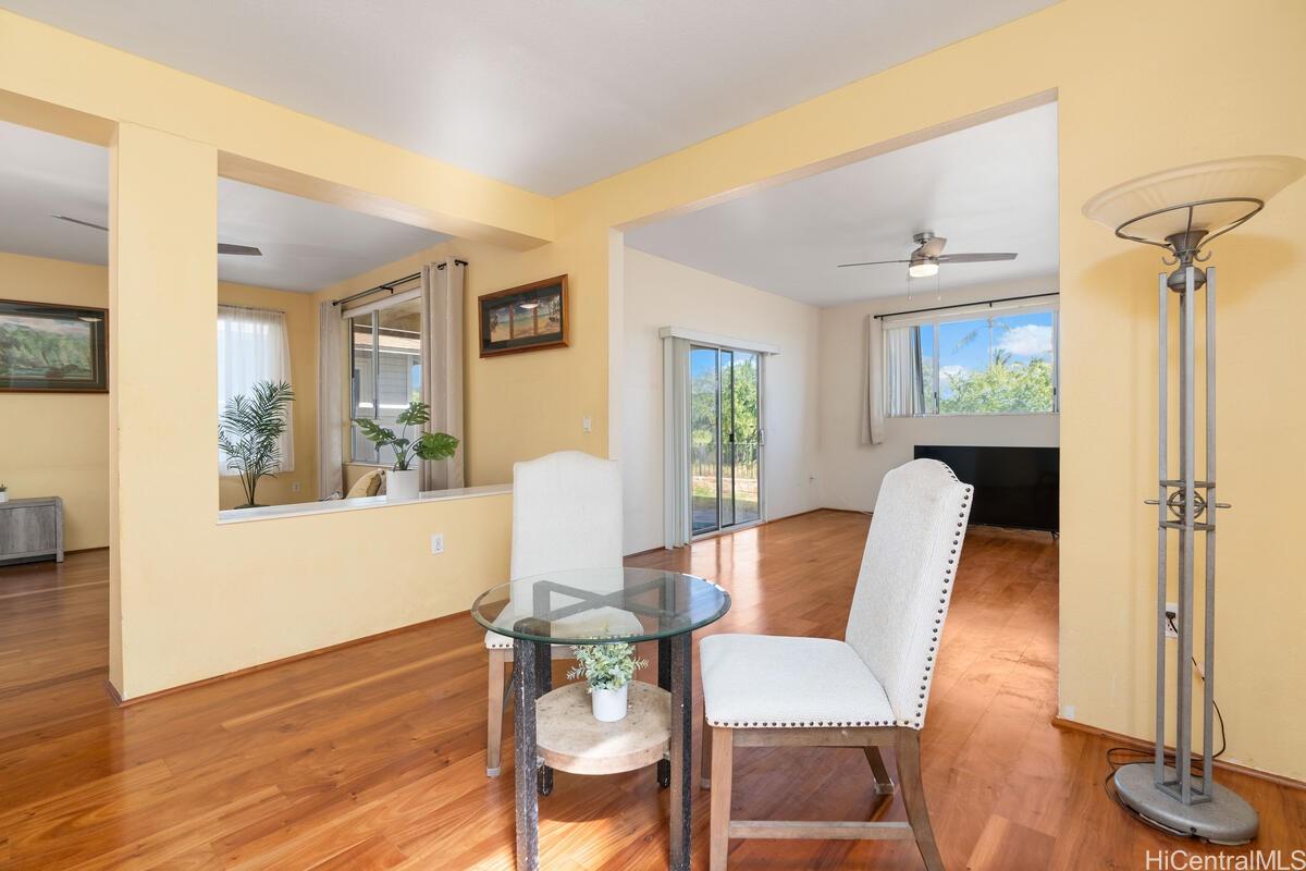 Photo 7 of 25