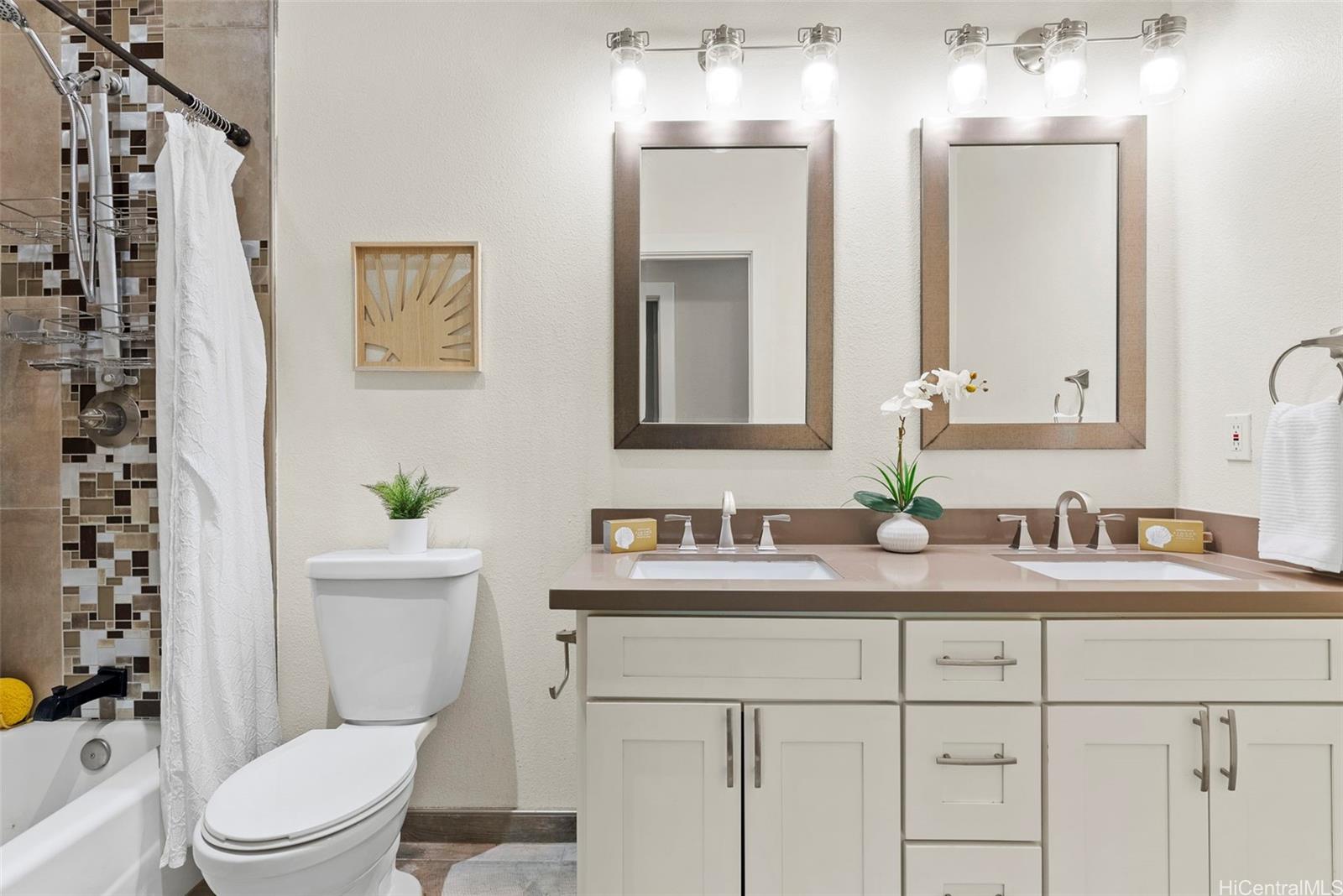 Photo 9 of 25