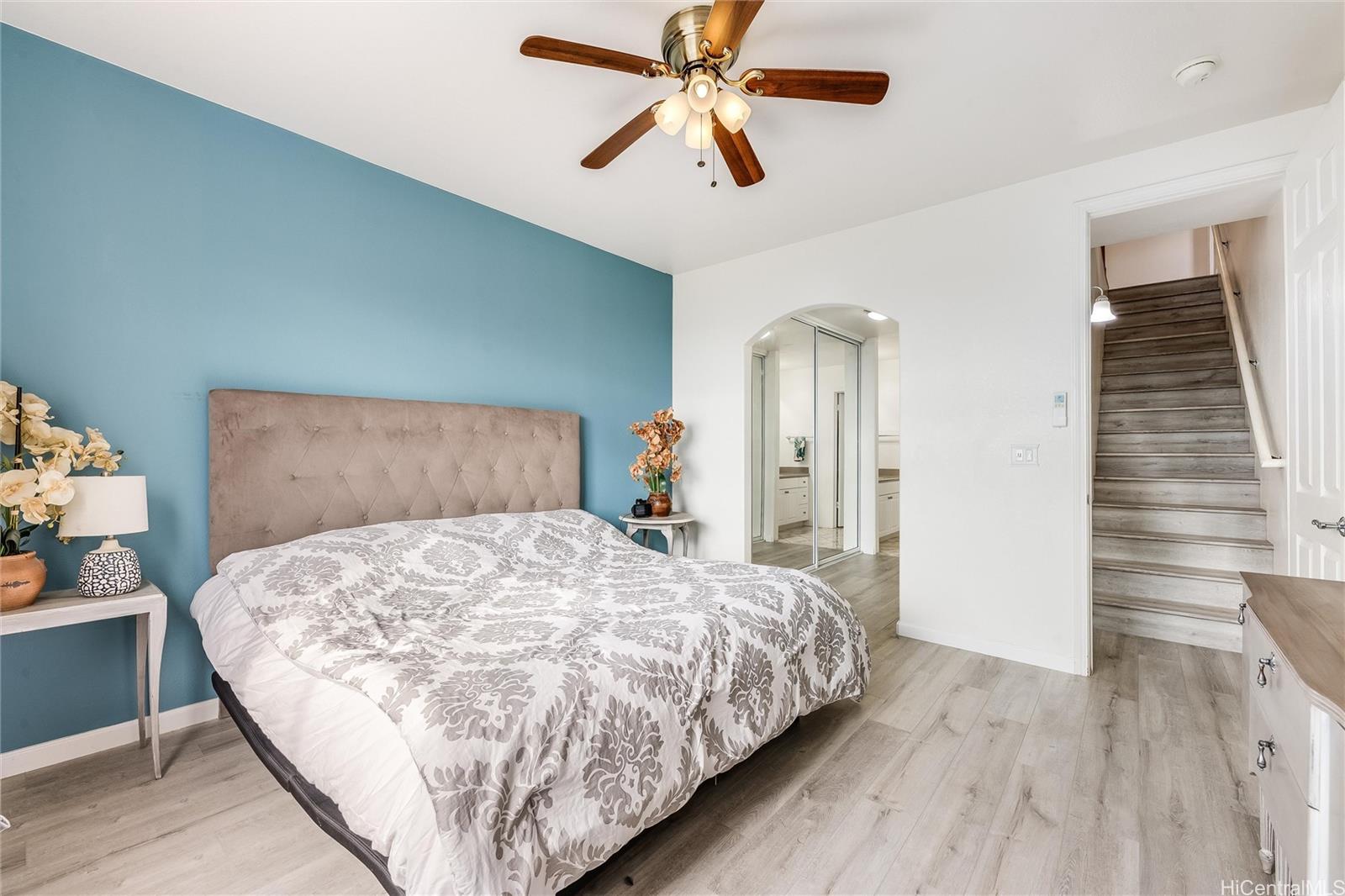 Photo 17 of 25
