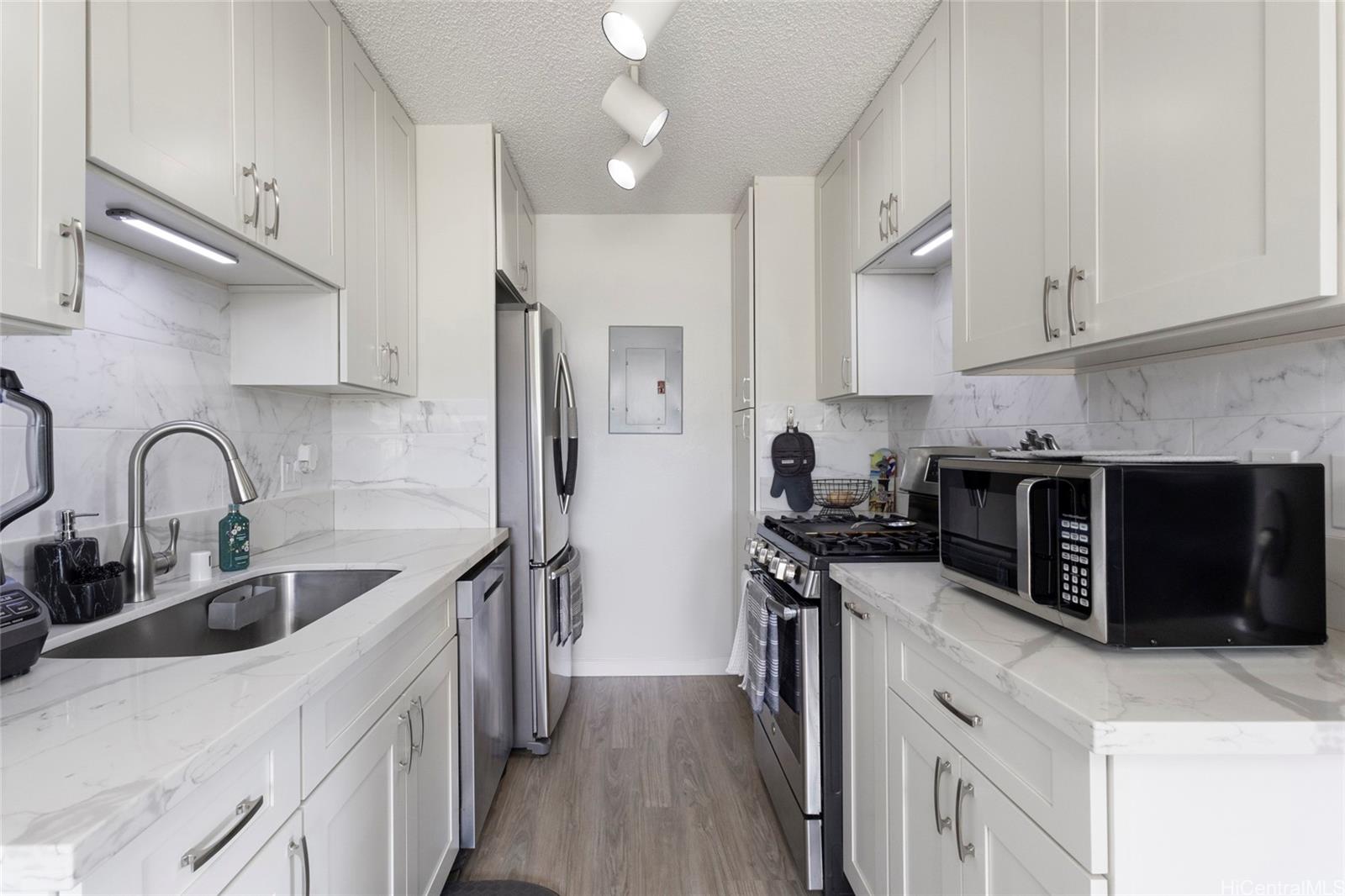 91-1170 Puamaeole Street  Unit 9R