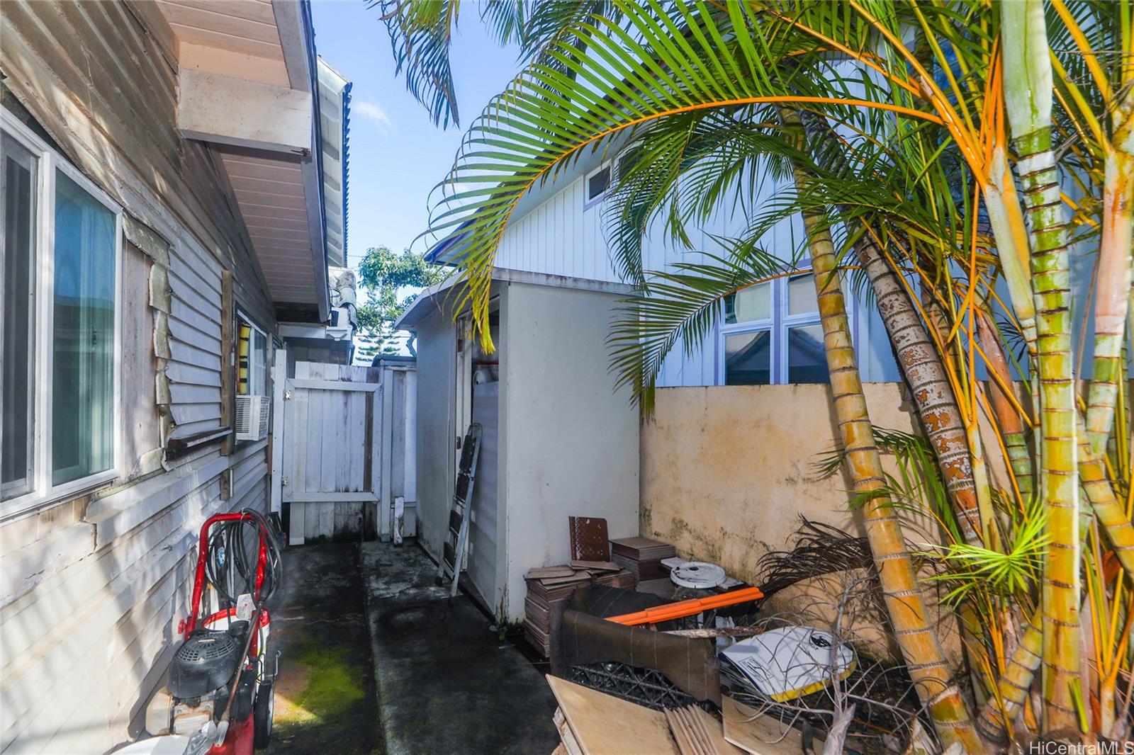 889 Akumu Street