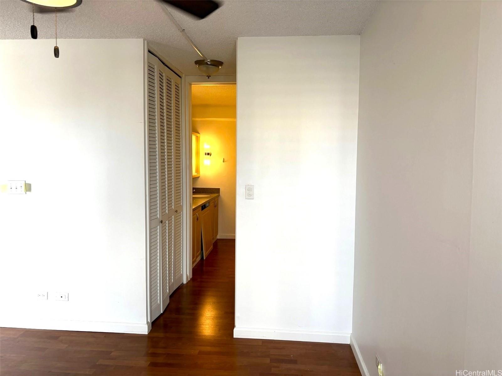 Photo 11 of 22