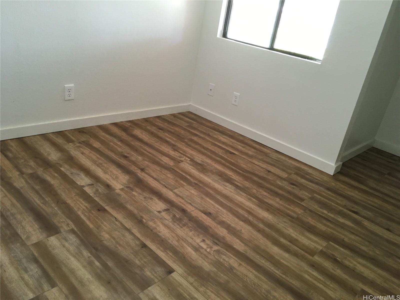 Photo 2 of 6