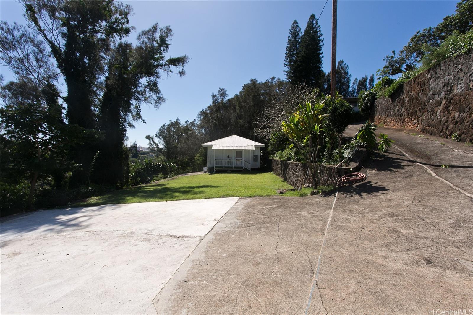 Photo 16 of 23