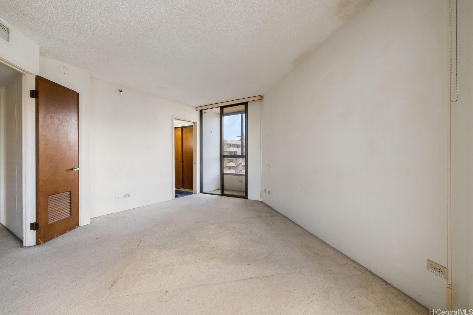 1050 Lunalilo Street  Unit 1006