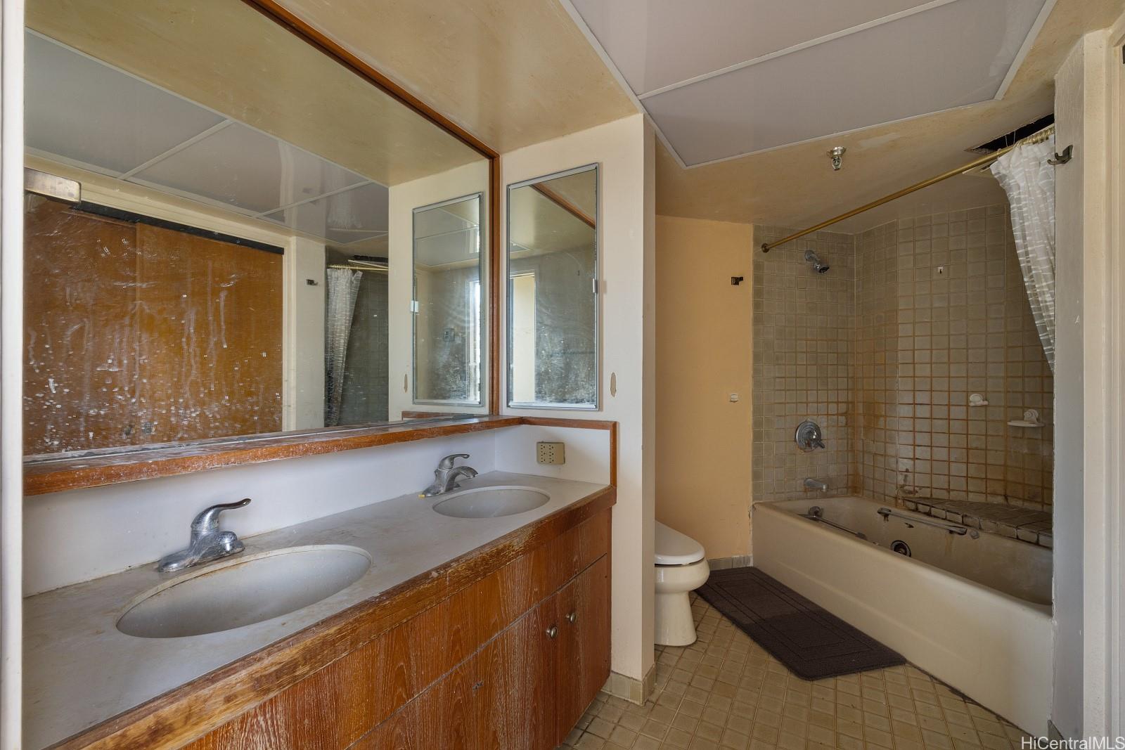 1050 Lunalilo Street  Unit 1006