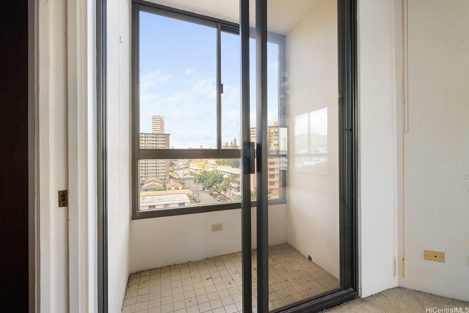 1050 Lunalilo Street  Unit 1006