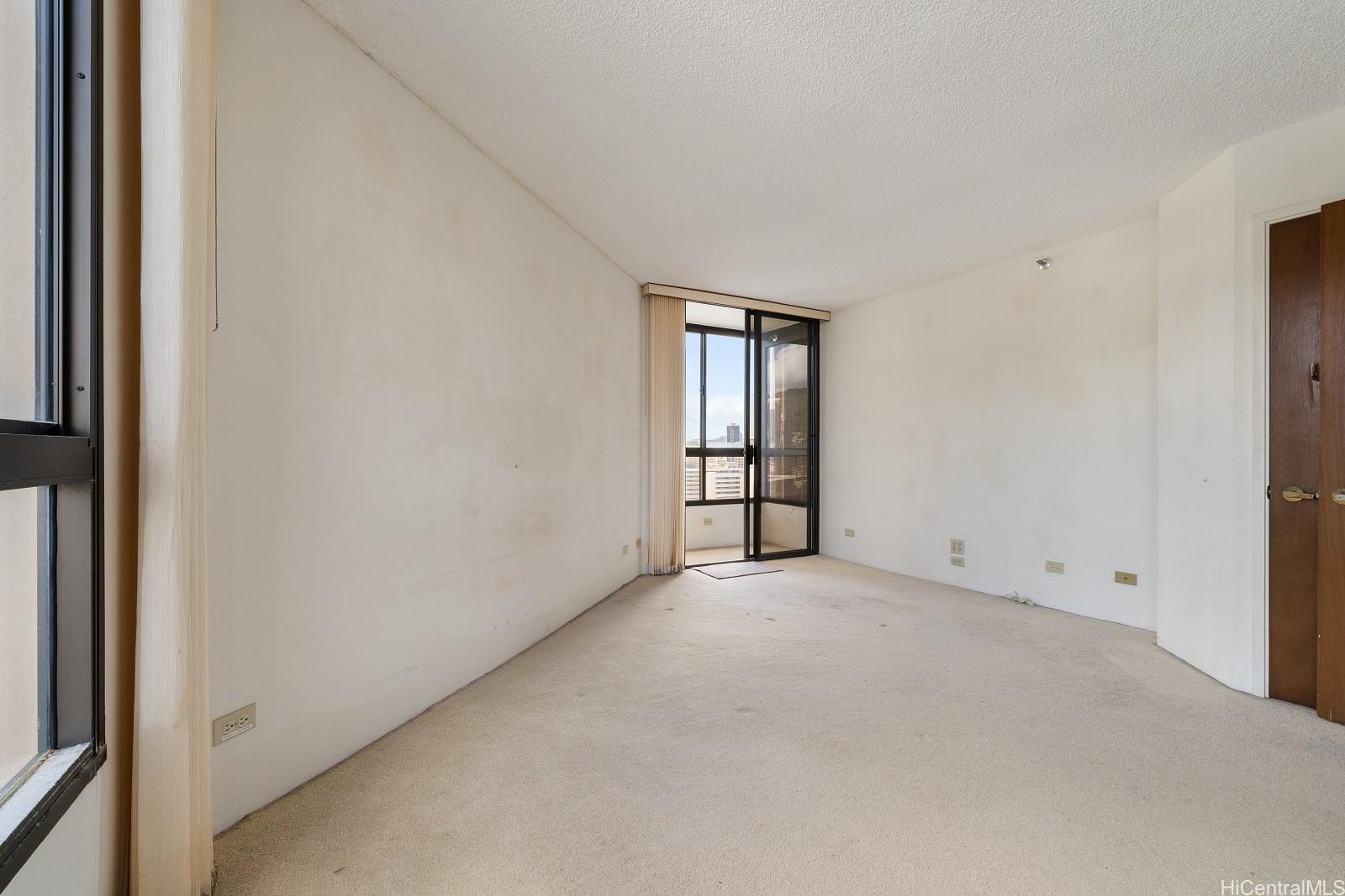 1050 Lunalilo Street  Unit 1006