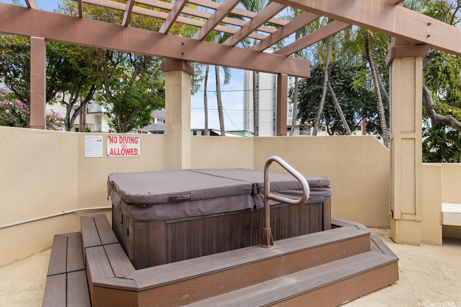 1050 Lunalilo Street  Unit 1006