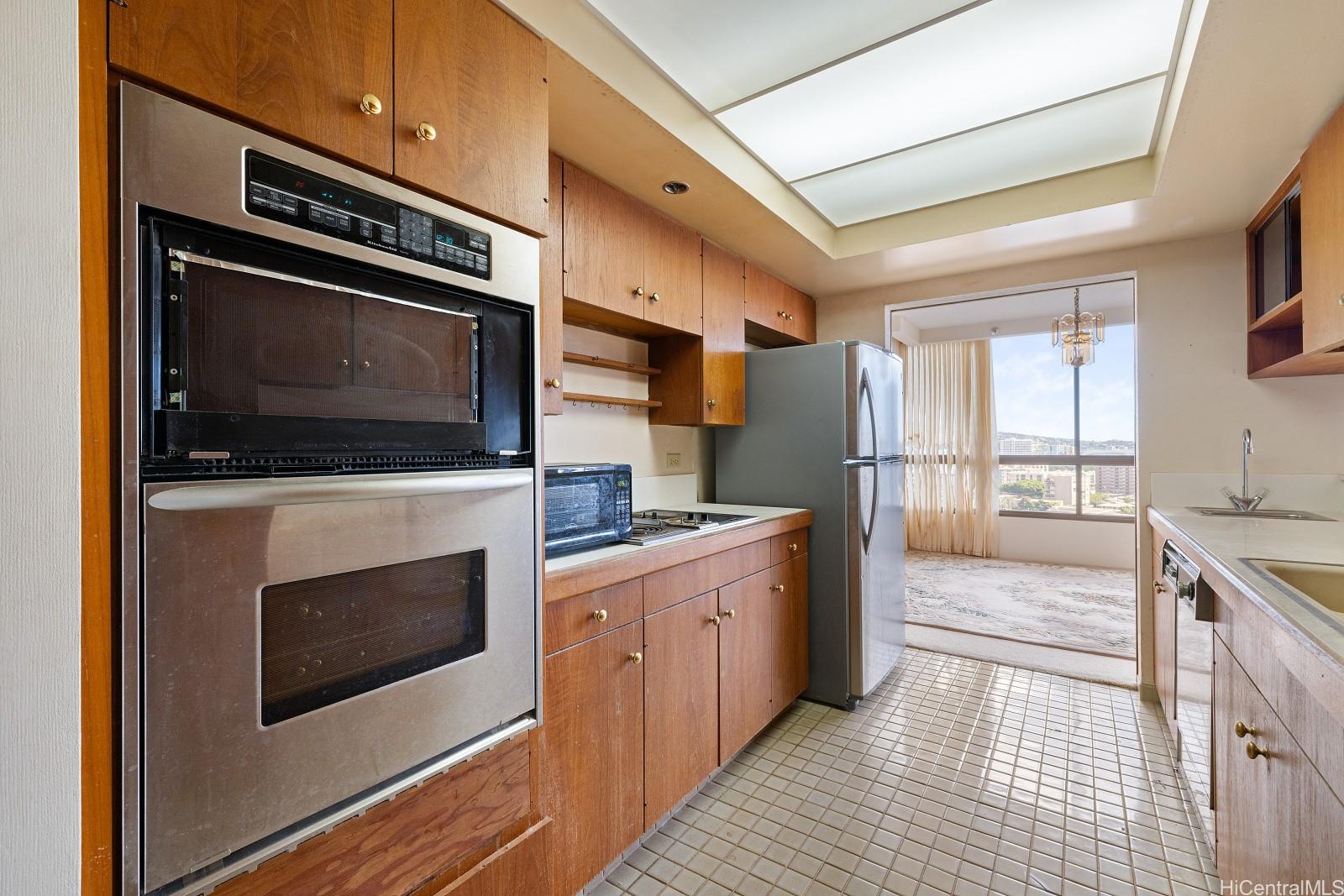1050 Lunalilo Street  Unit 1006