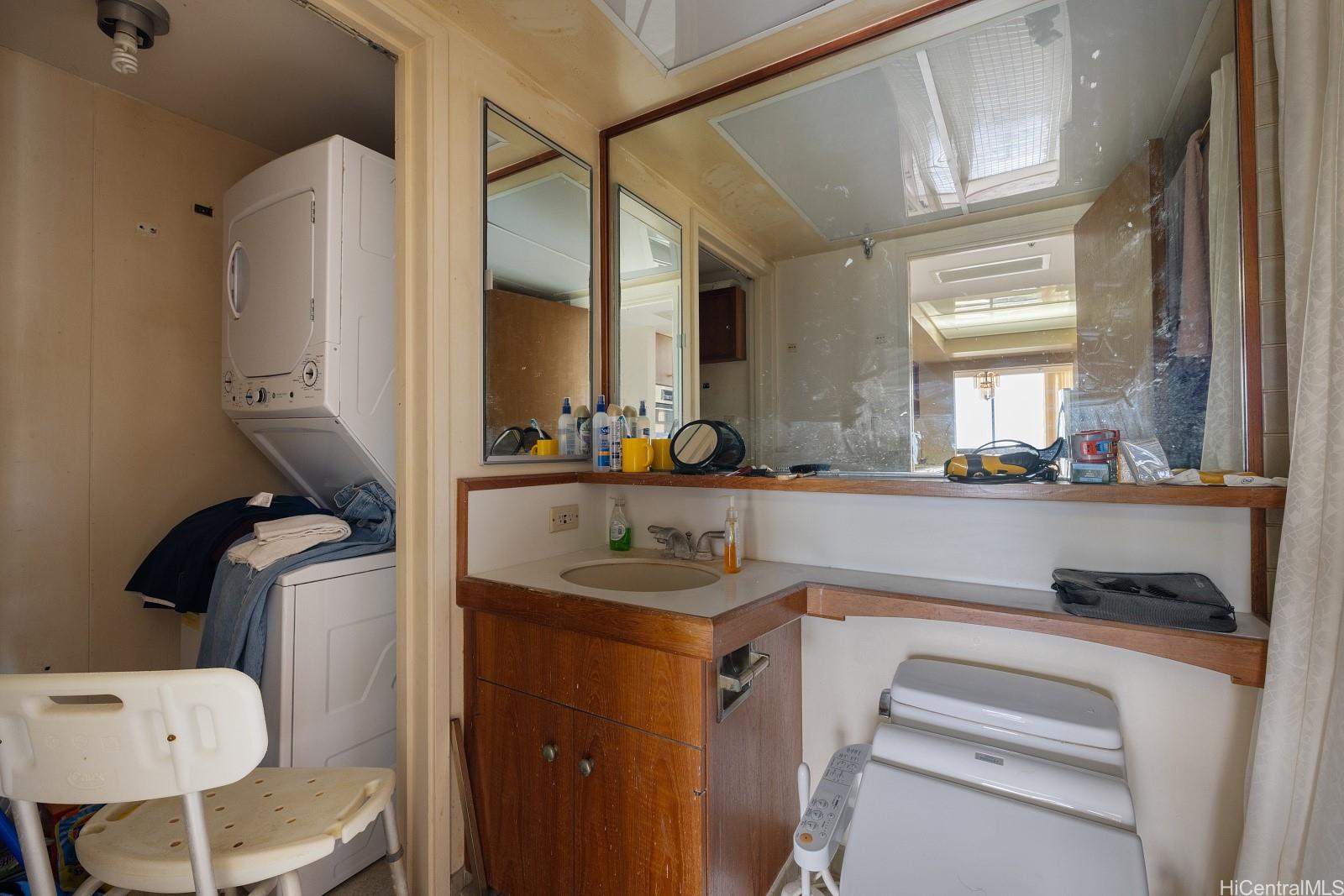 1050 Lunalilo Street  Unit 1006