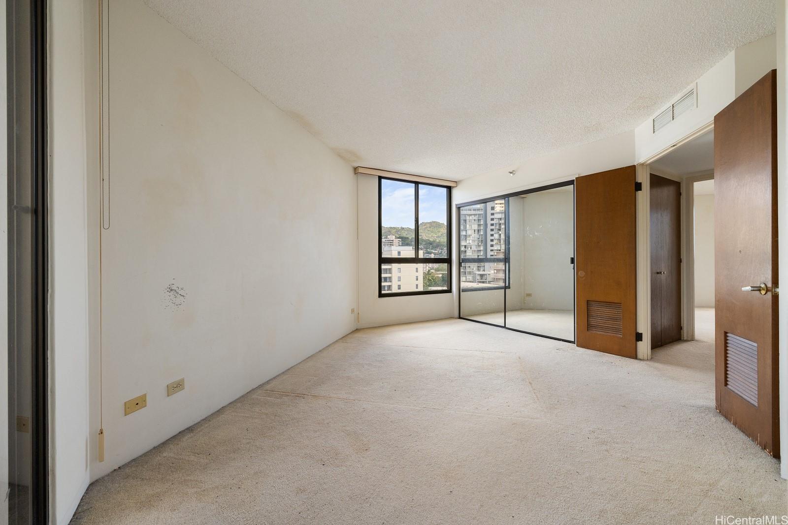 1050 Lunalilo Street  Unit 1006
