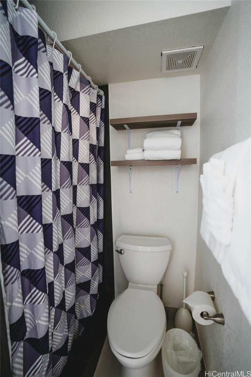 Photo 16 of 25