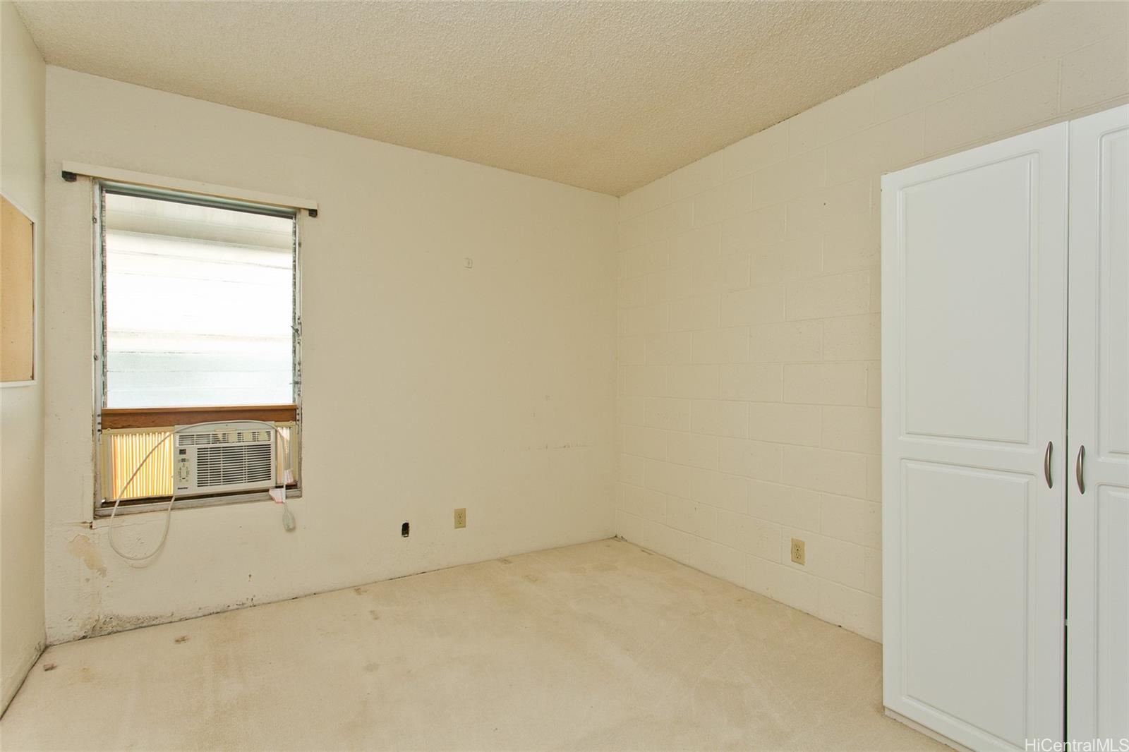 Photo 18 of 25