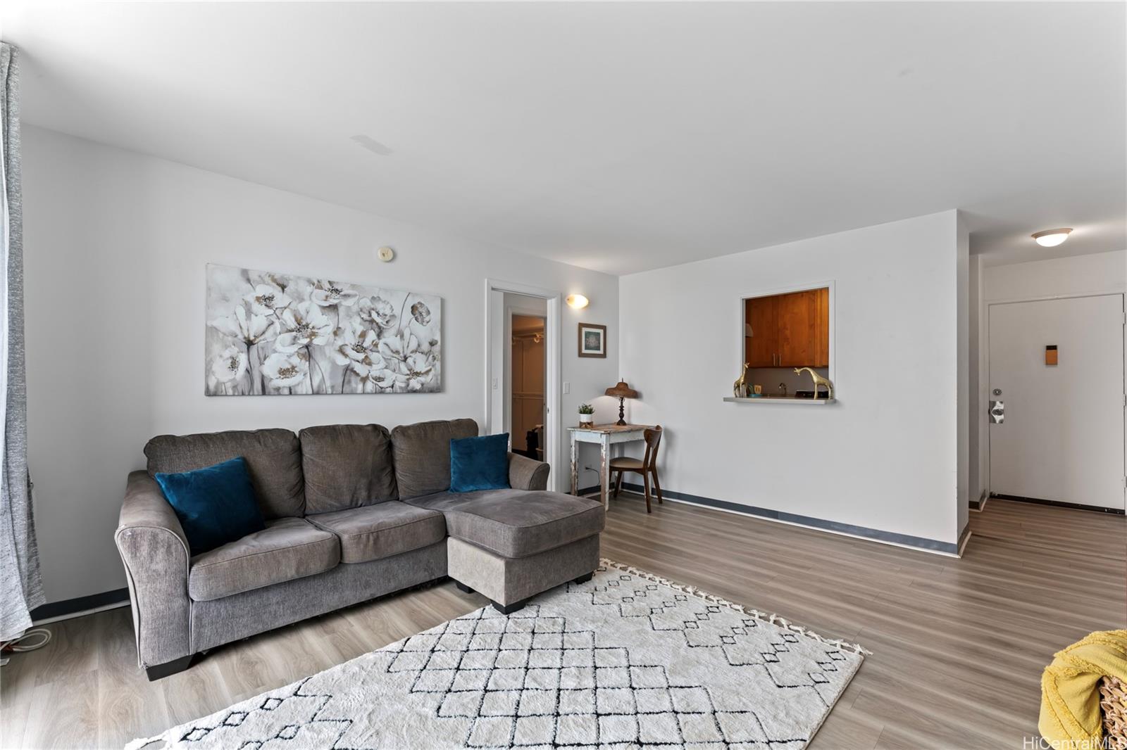 Photo 4 of 25