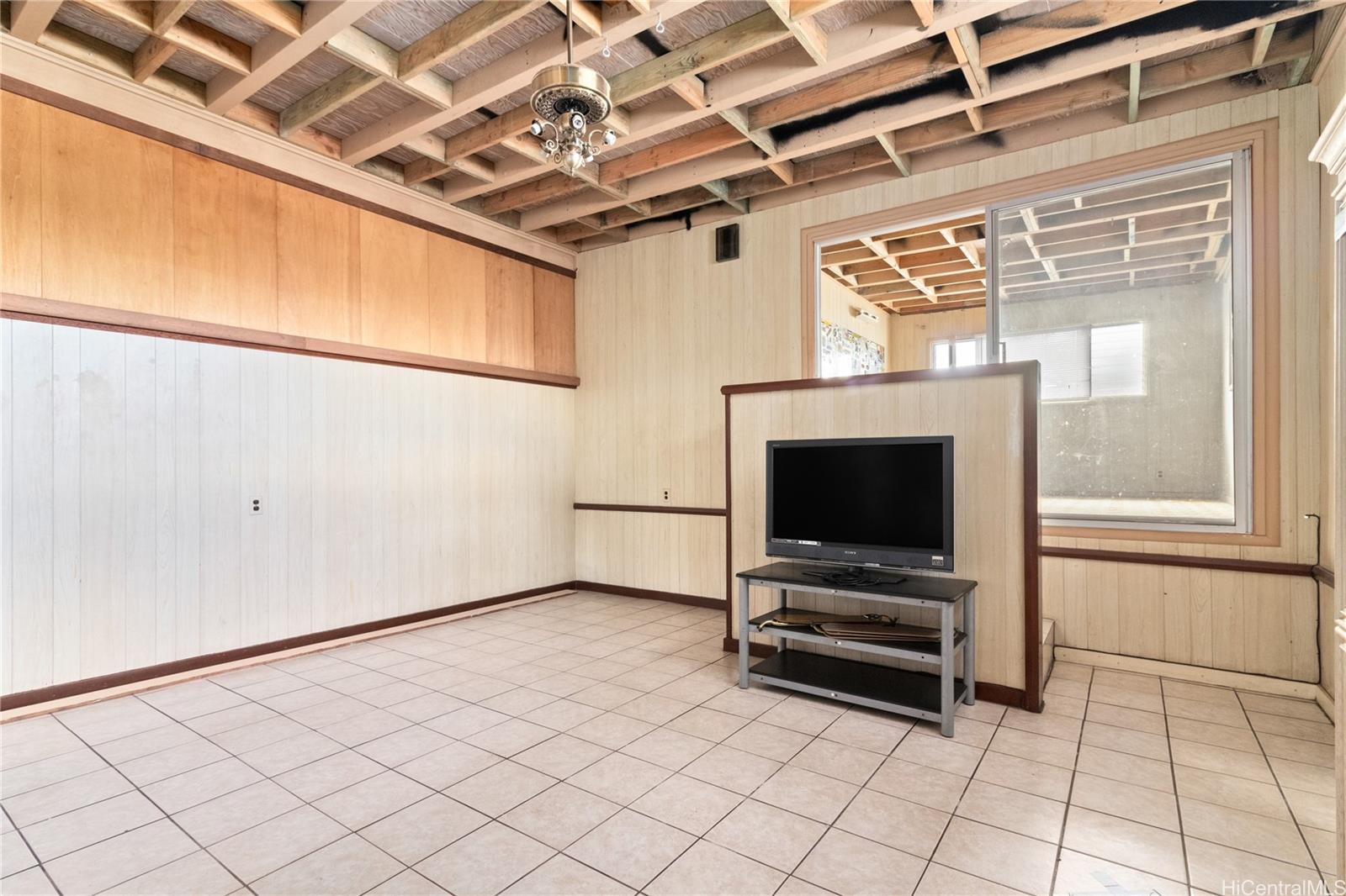 1052 Maiha Circle
