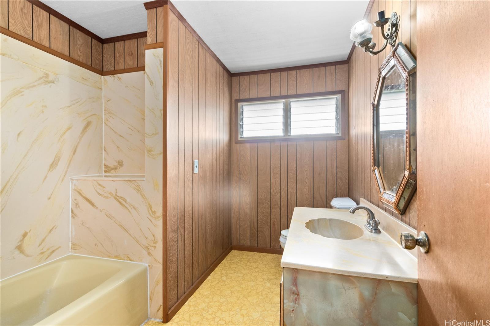 1052 Maiha Circle