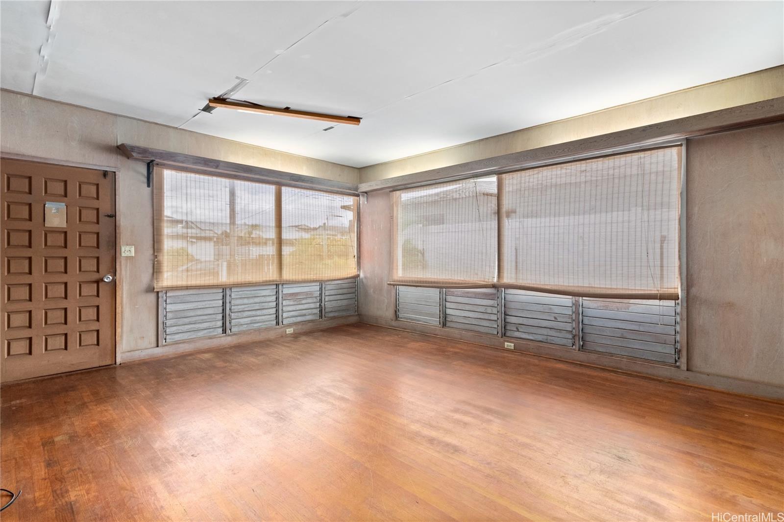1052 Maiha Circle
