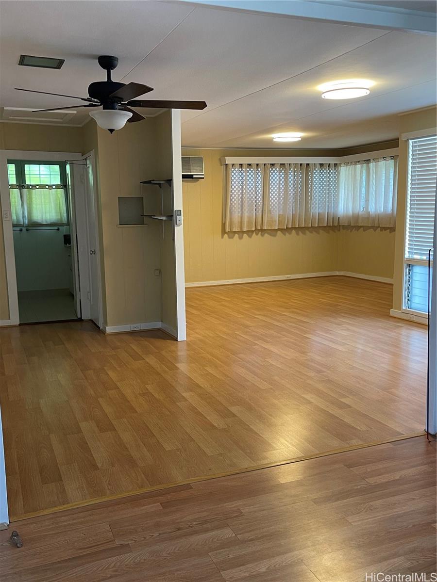 Photo 4 of 25