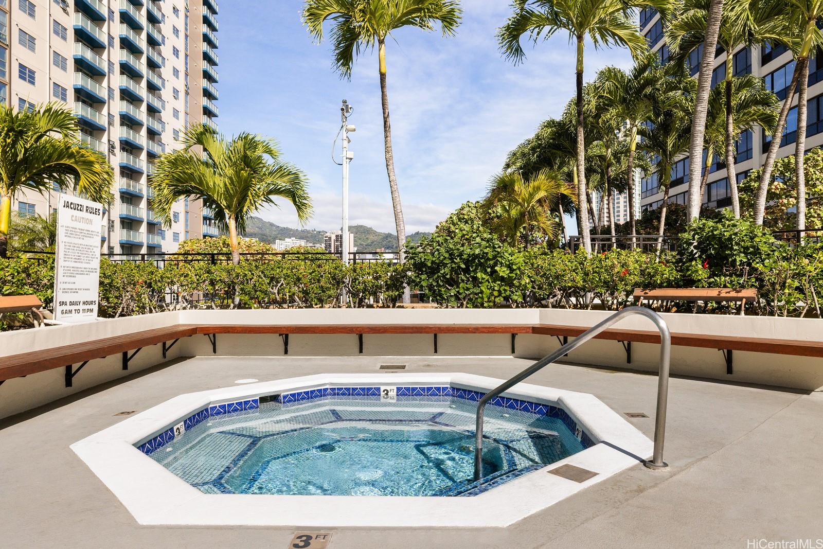 Photo 18 of 25