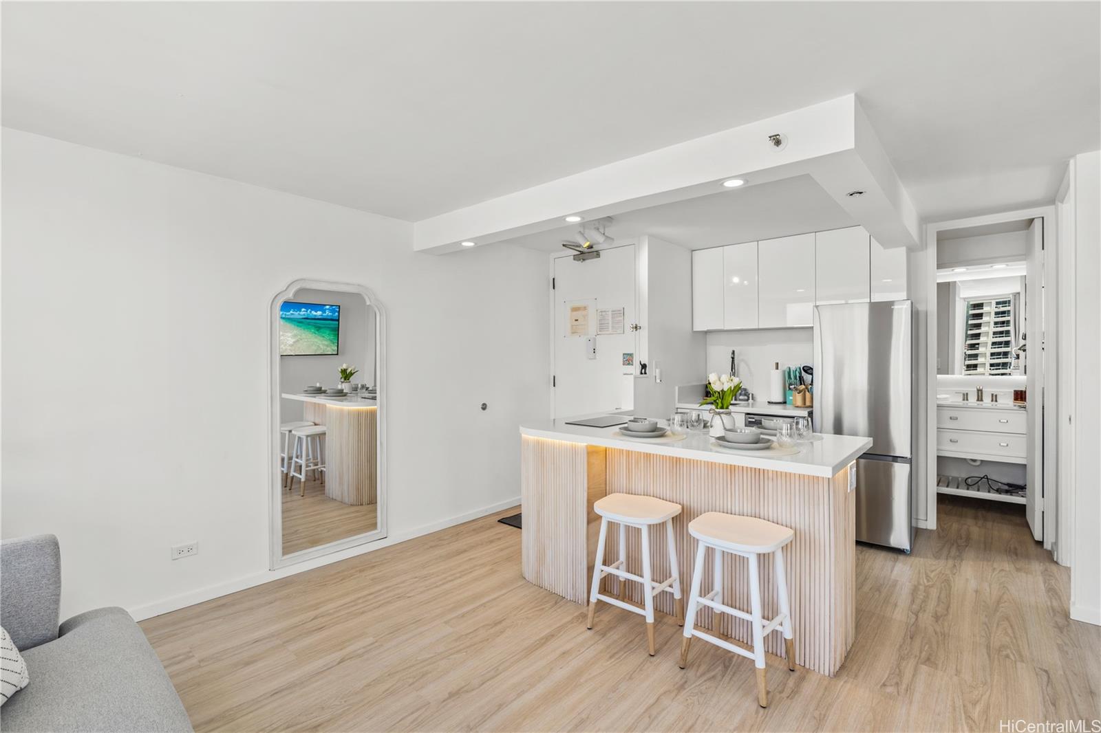 2427 Kuhio Avenue 2306