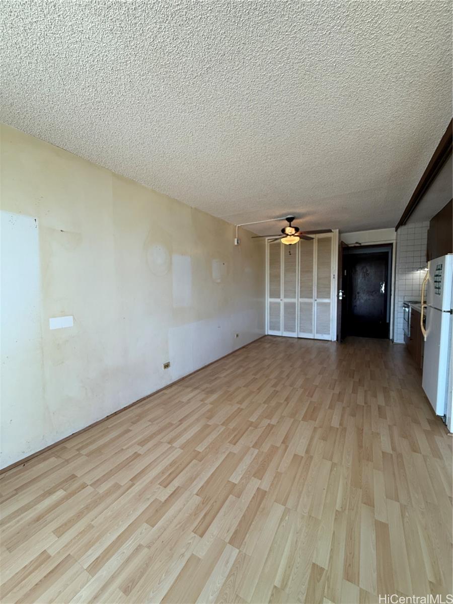 Photo 4 of 25