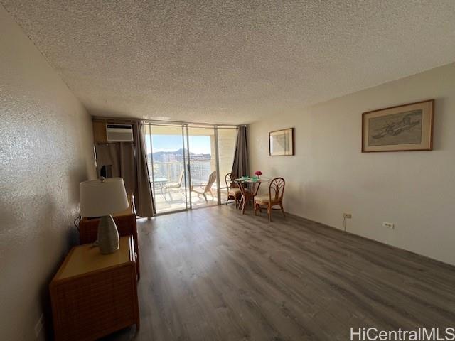 Photo 6 of 24
